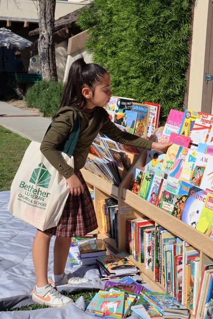 kid looking for books
